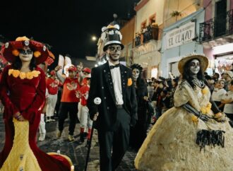 Emoción en el desfile de calaveras y catrinas