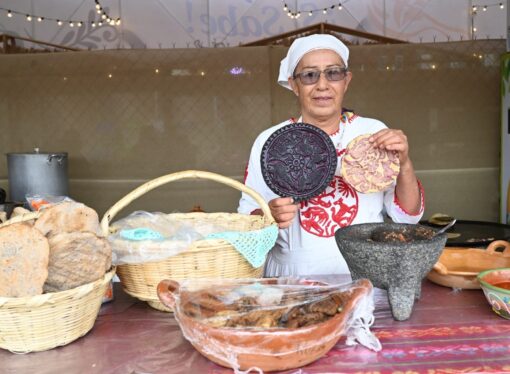 Eusebia Godina Ramírez enaltece la cocina otomí