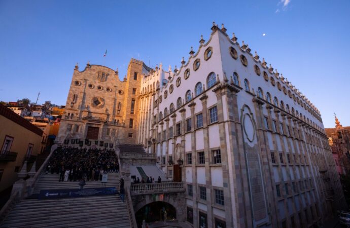 Declaran Patrimonio Cultural a la Estudiantina UG en Guanajuato