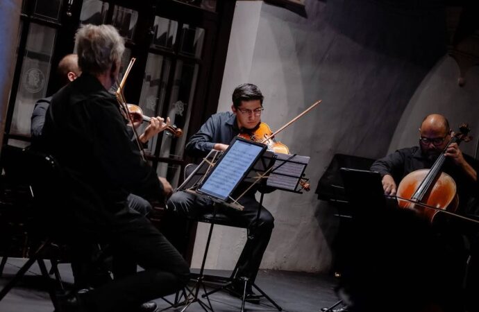 Manuel Enríquez revive en el MIQ